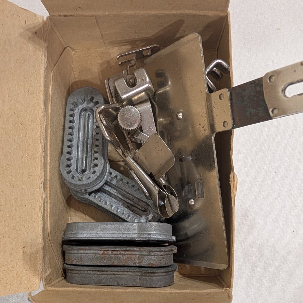 Vintage Singer Handheld Sewing Machine - Picture 3 of 5